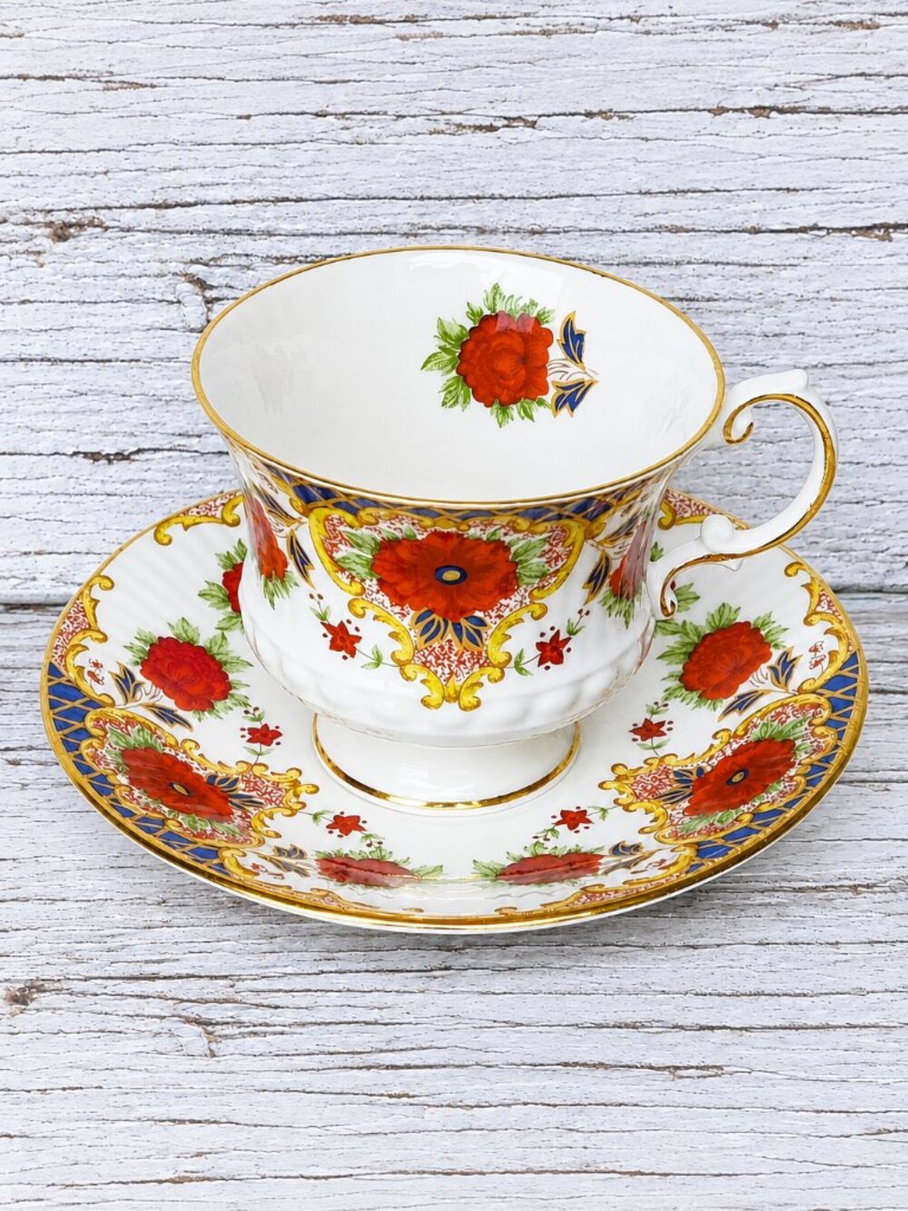 RARE Elizabethan Victoriana Poppies and Roses Teacup Saucer England Bone China